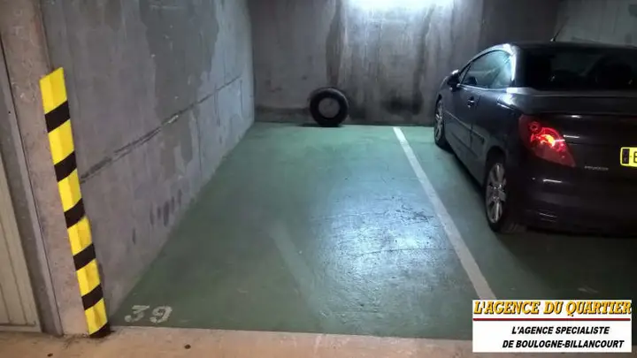 Parking / box, 160 avenue Emile Zola, vendu par L'Agence du Quartier