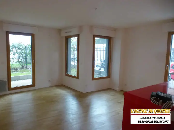 Appartement, 43 rue Yves Kermen, vendu par L'Agence du Quartier