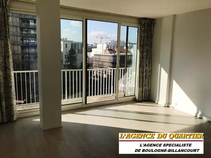 Studio, 1 place Corneille, vendu par L'Agence du Quartier