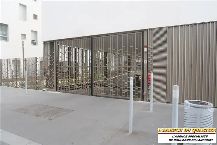 Parking / box, 55 rue Marcel Bontemps, vendu par L'Agence du Quartier
