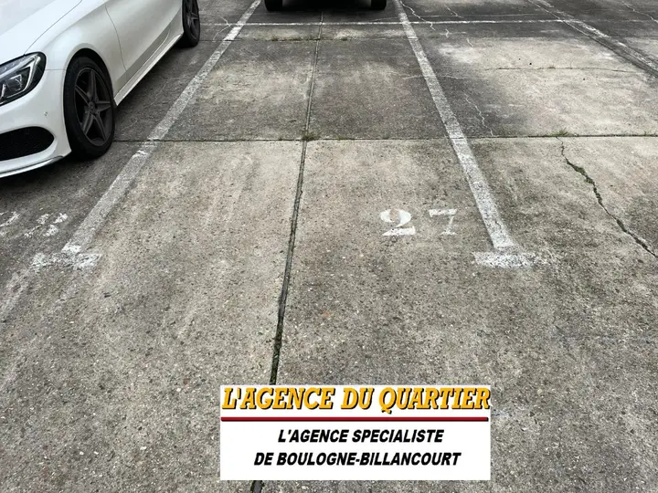 Parking / box, 23 rue des Longs Prés, vendu par L'Agence du Quartier