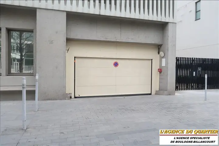 Parking / box, 84 rue Marcel Bontemps