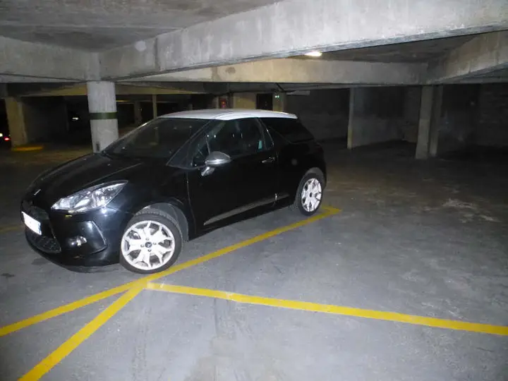 Parking / box, 20 boulevard de la République, vendu par L'Agence du Quartier
