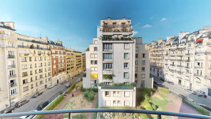 Appartement 4 pièces, rue Philibert Delorme, vendu par L'Agence du Quartier