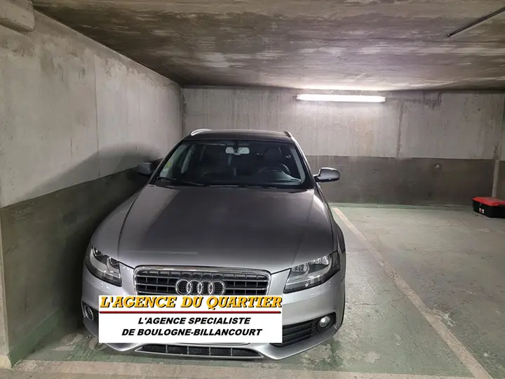 Parking / box, 160 avenue Emile Zola
