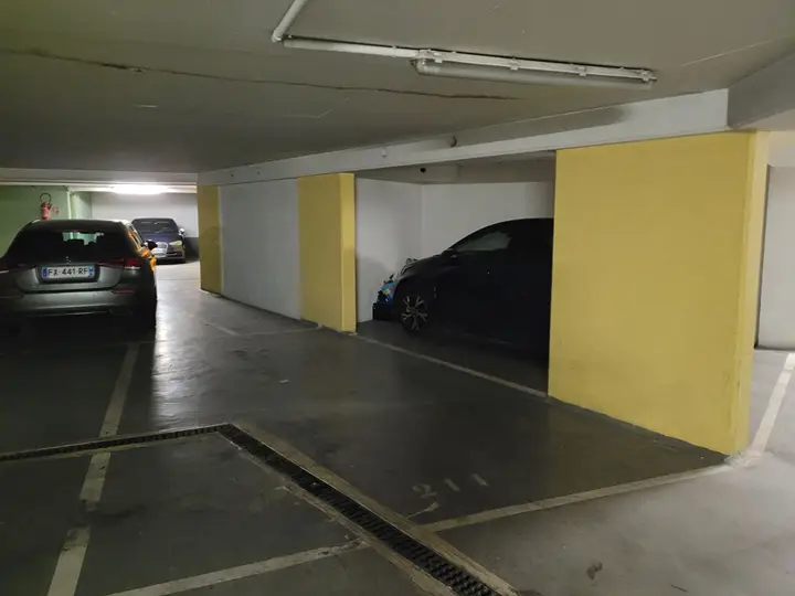 Parking / box, 41 rue Yves Kermen, vendu par L'Agence du Quartier
